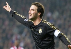 开云中国-MVP榜第五！詹皇绝杀者成NBA最大奇迹，岂止1亿合同，他真值3个亿，詹皇最后时刻收比赛